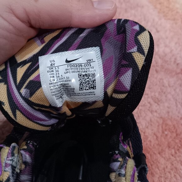 Nike Youth LeBron Witness 7 SE GS Lakers Graffiti sneakers Size 4 - Picture 7 of 8